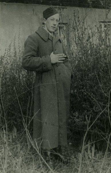 KKE 5000.jpg - Fot. Portret. Żołnierz Tadeusz Kobordo – syn Marii Kobordo (z domu Strumiłło), Osthofen, 28 VIII 1943 r.